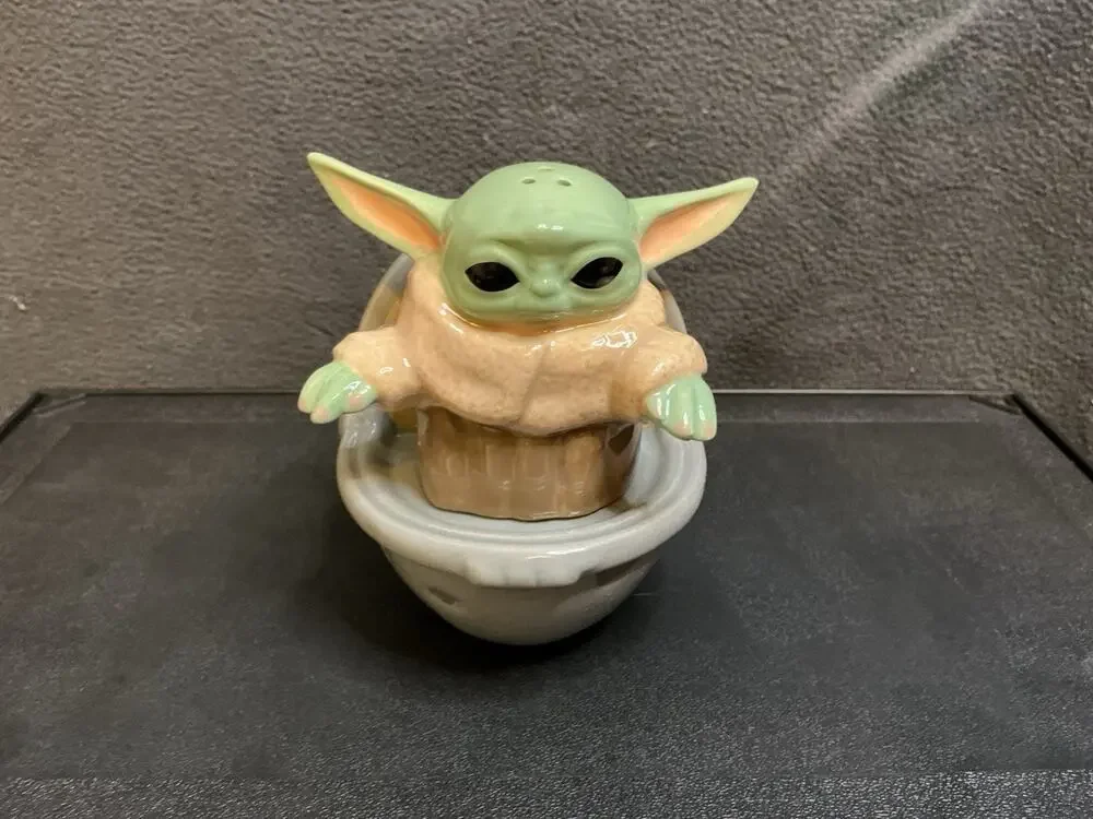 Star Wars Mandalorian Grogu The Child Salt & Pepper Shakers Baby Yoda Disney NIB